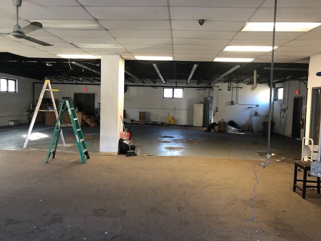 More Photos Of 112 Ryders Ln, Milltown Freestanding For Lease