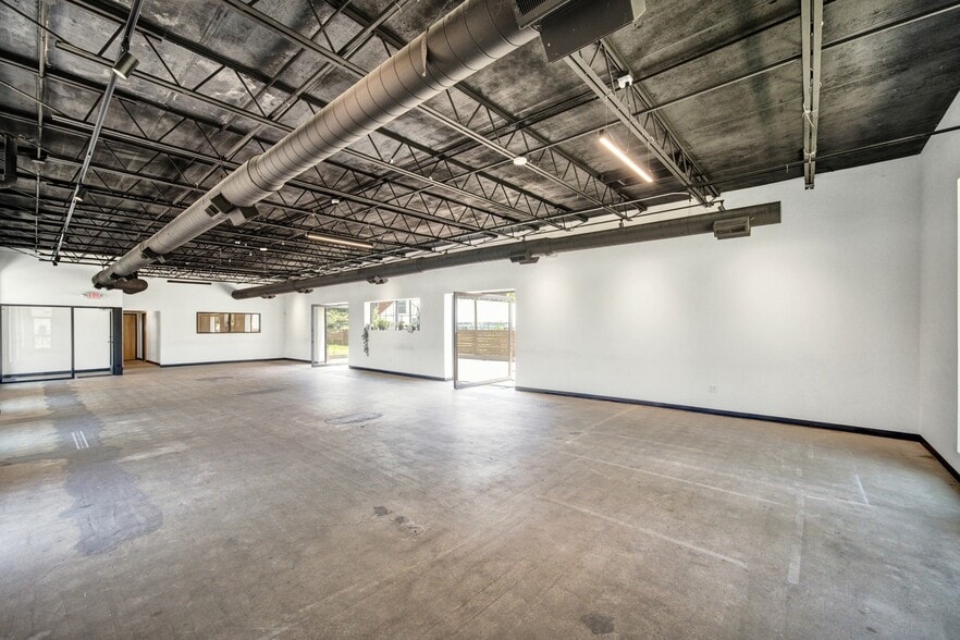 More Photos Of 611 W Philadelphia St, Detroit Freestanding For Sale