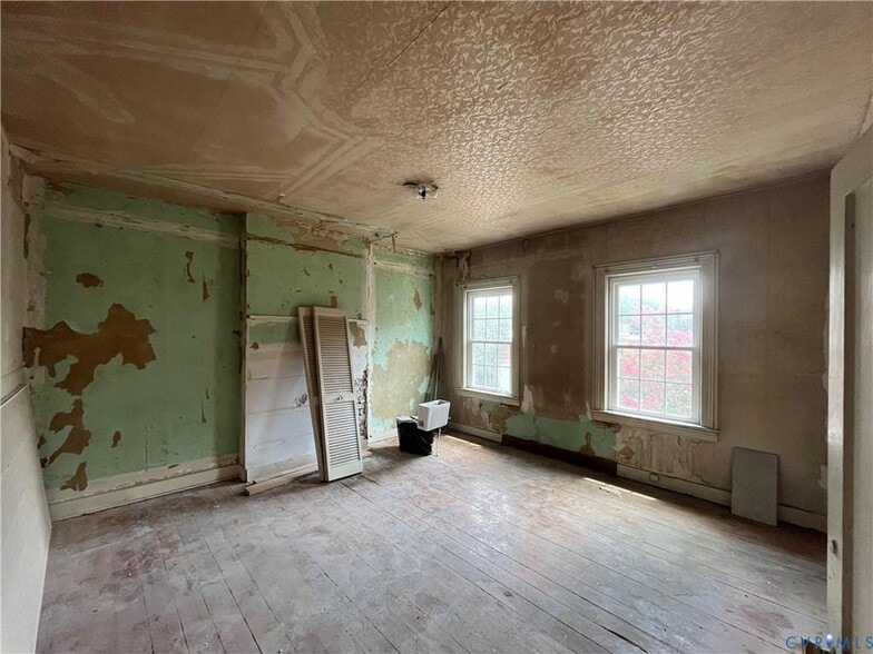 More Photos Of 235 Grove Ave, Petersburg Apartments For Sale