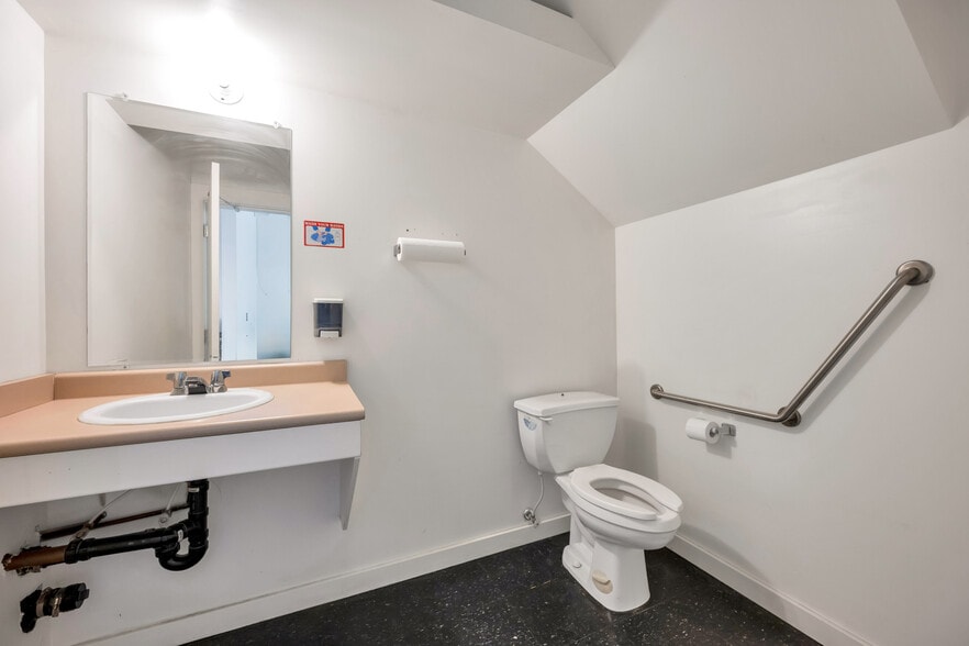 More Photos Of 17750 65A Av, Surrey Showroom For Sale