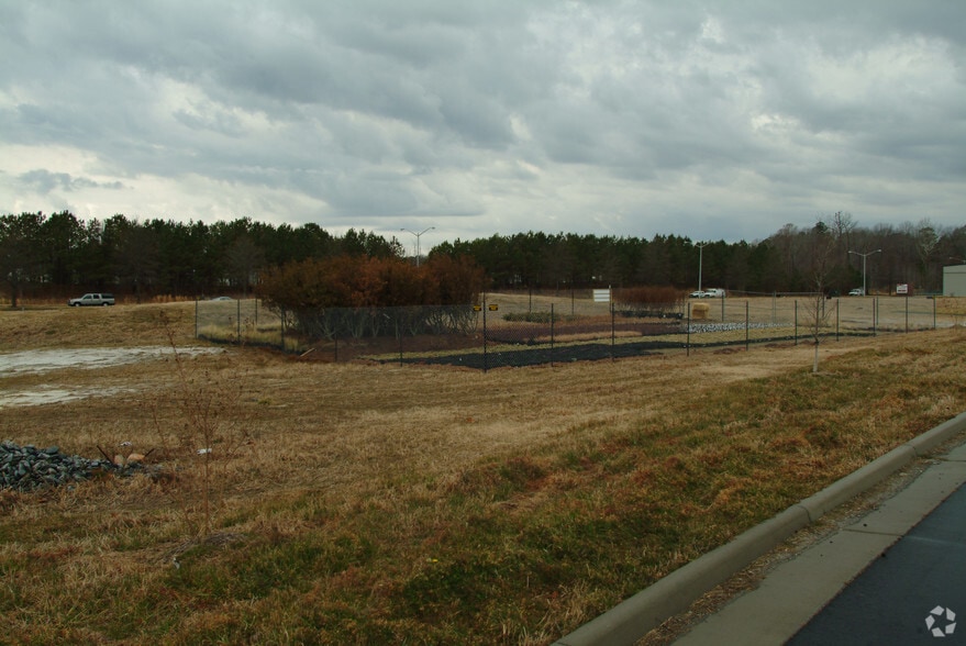 More Photos Of 2445 Castleton Commerce Way, Virginia Beach Warehouse For Lease