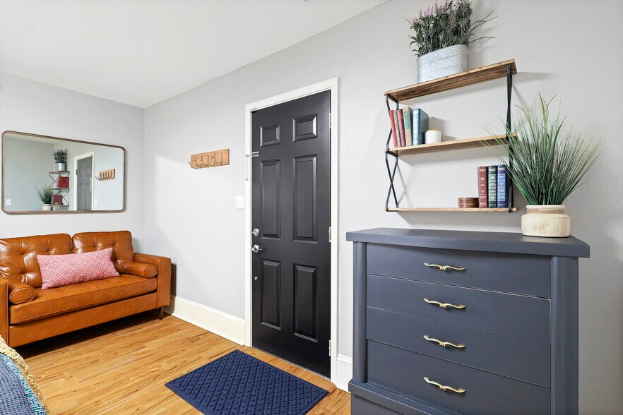 More Photos Of 100 S Railroad Ave, Damascus Apartments For Sale