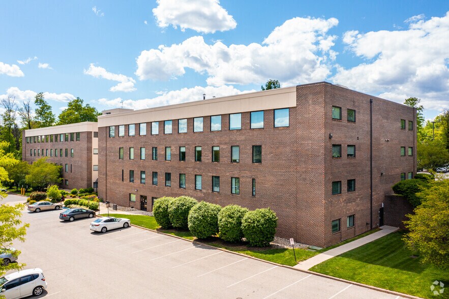 More Photos Of 550 Pinetown Rd, Fort Washington Office For Lease