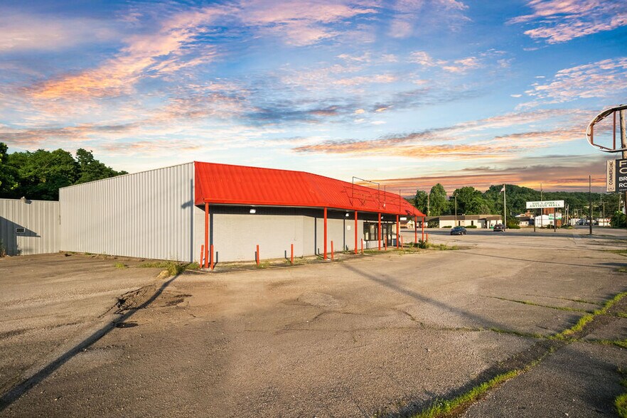 More Photos Of 425 Camden Rd, Huntington Drugstore For Sale