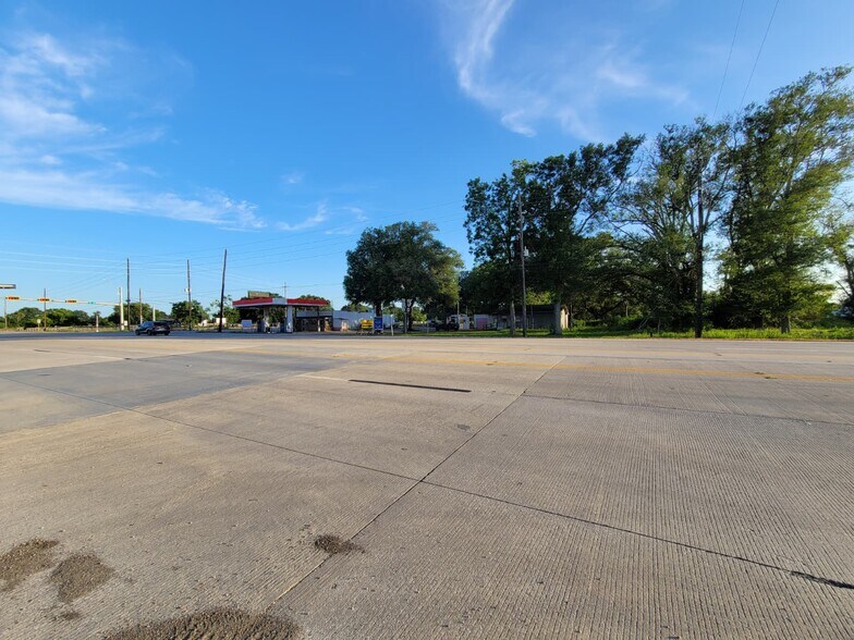 More Photos Of 15518 Highway 36, Needville Service Station For Sale