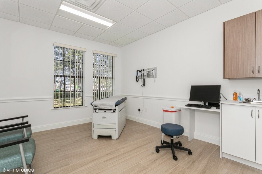 More Photos Of 2520 Tamiami Trl N, Nokomis Medical For Sale