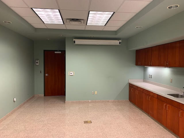 More Photos Of 1303 N Mound St, Nacogdoches Medical For Sale