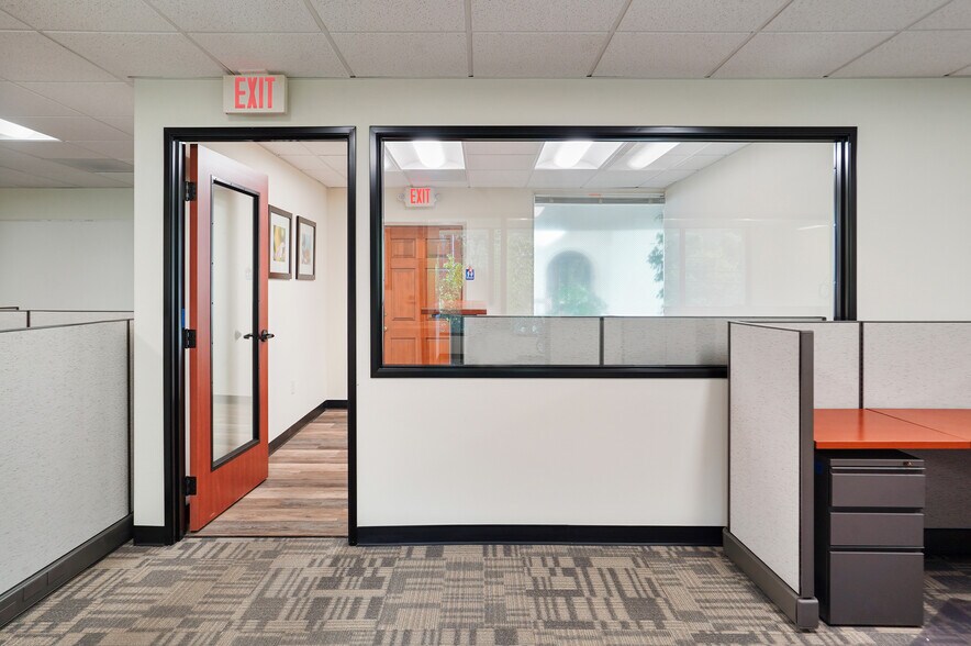 More Photos Of 30423 Canwood St, Agoura Hills Office For Sale