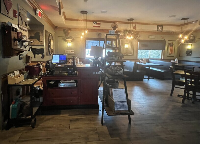 More Photos Of 49 Oakland Ave, Warwick Restaurant For Sale