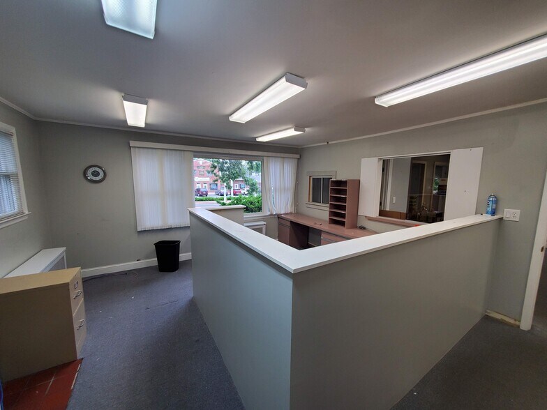 More Photos Of 226 E Main St, Huntington Office For Lease