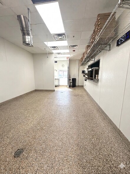 More Photos Of 2502 Highway 87, Navarre Specialty For Sale