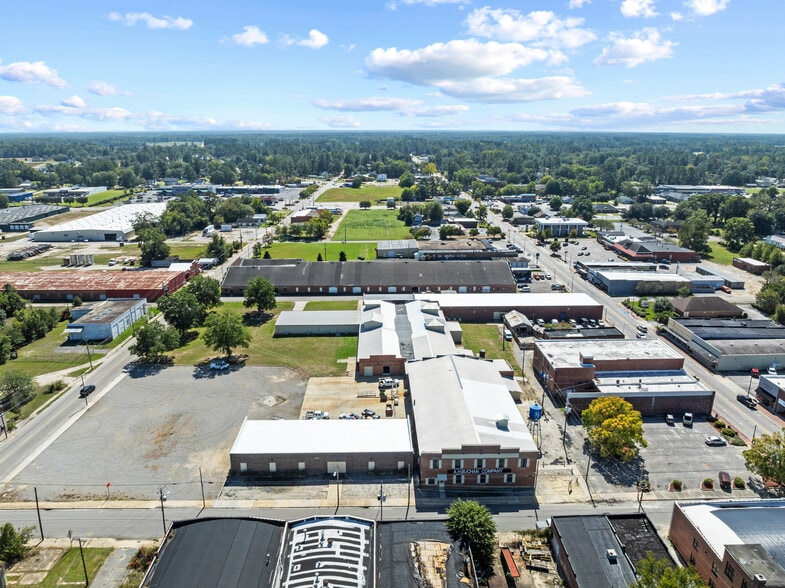 More Photos Of 122 E Laurel St, Mullins Industrial For Sale