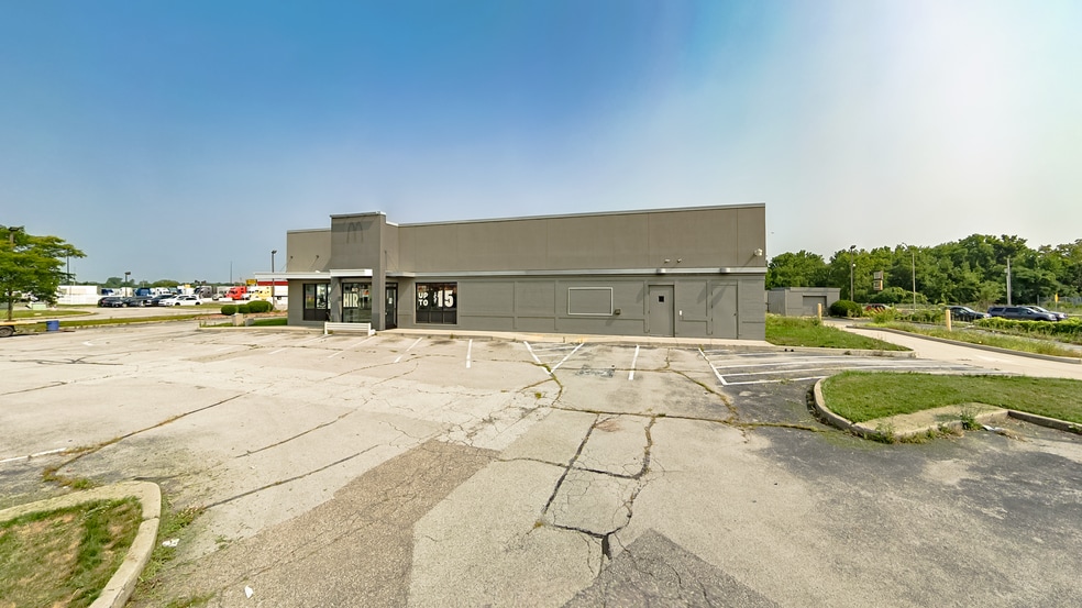 More Photos Of 3010 Coliseum Blvd, Fort Wayne Storefront For Sale