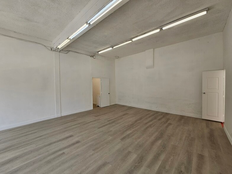 More Photos Of 1101 S Los Angeles St, Los Angeles Storefront For Lease