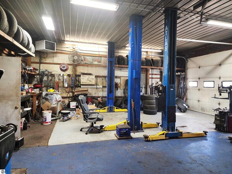 More Photos Of 14388 9 Mile Rd, Kaleva Auto Repair For Sale