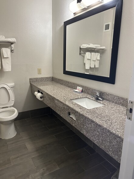 More Photos Of 2463 E Sharon Rd, Cincinnati Hotel For Sale