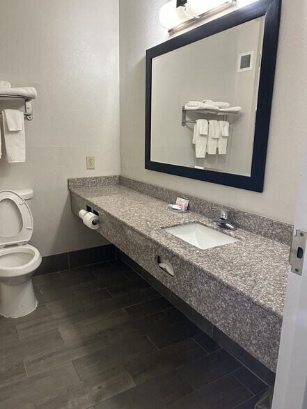 More Photos Of 2463 E Sharon Rd, Cincinnati Hotel For Sale