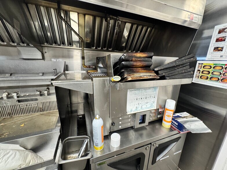 More Photos Of 3021 W 147th St, Posen Restaurant For Sale