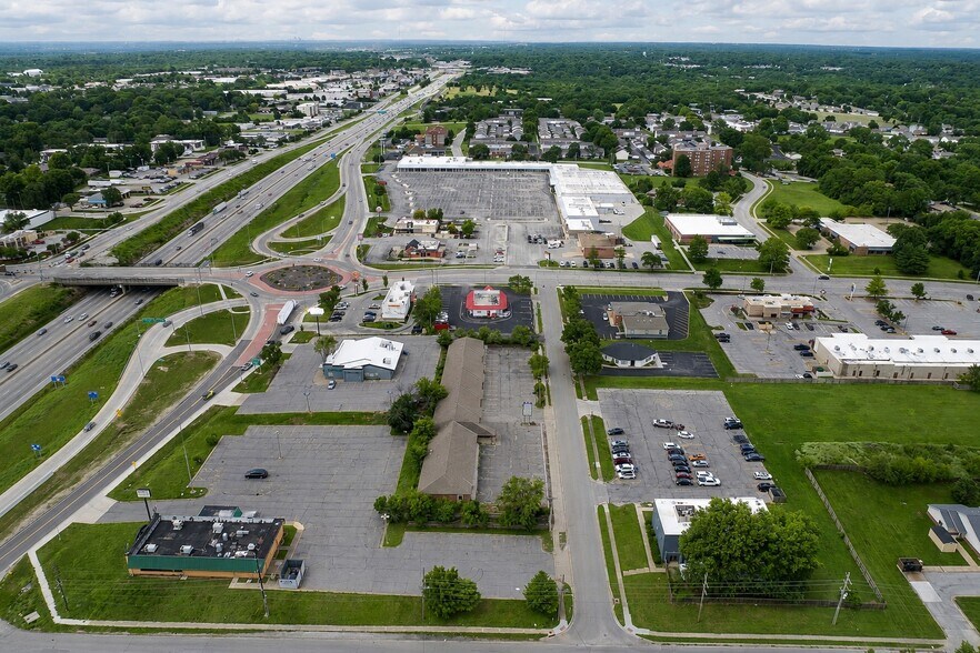More Photos Of 13010 White Ave, Grandview Office For Lease
