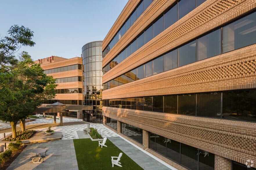 More Photos Of 13873 Park Center Rd, Herndon Office For Lease