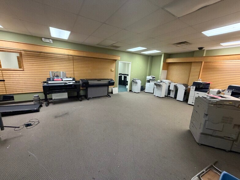 More Photos Of 256 Vann Dr, Jackson Storefront Retail Office For Sale