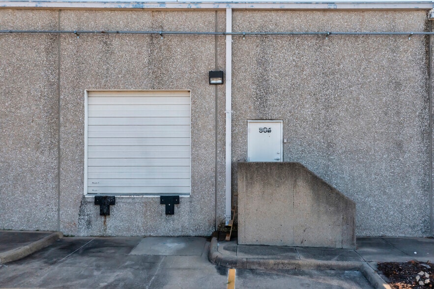 More Photos Of 850 N Dorothy Dr, Richardson Unknown For Lease