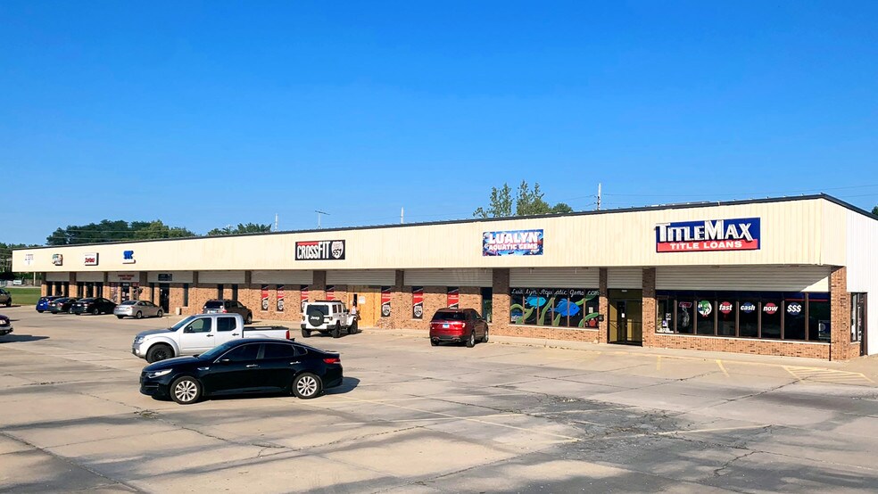 More Photos Of 2533-2549 Vandalia St, Maryville General Retail For Lease