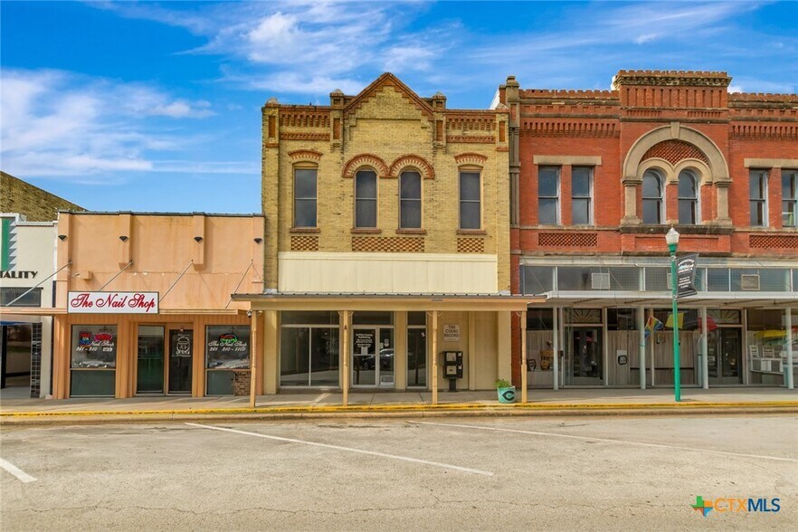Primary Photo Of 119 E Main St, Cuero General Retail For Sale