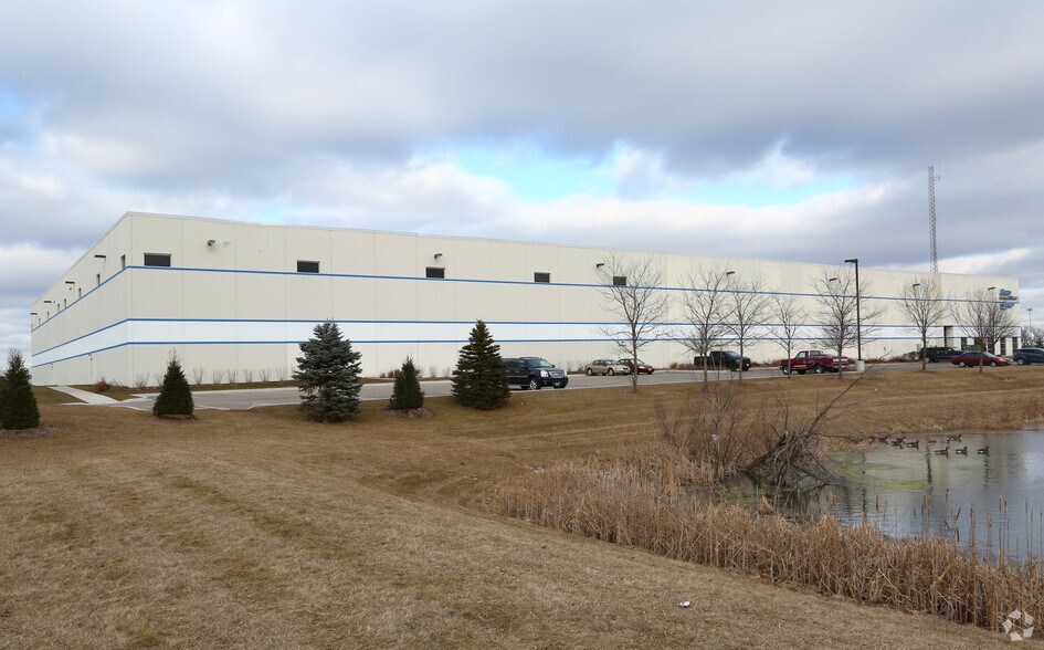 More Photos Of 1100 Bilter Rd, Aurora Warehouse For Lease