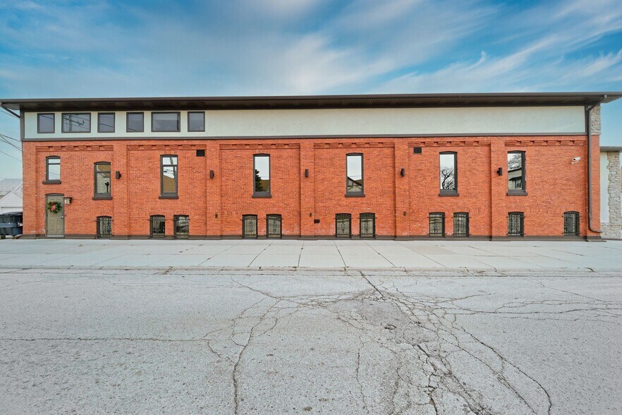 More Photos Of 1234 Manitoba Ave, South Milwaukee Specialty For Sale