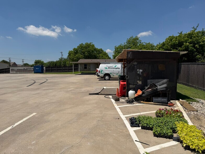 More Photos Of 414 N Kealy Ave, Lewisville Office For Sale