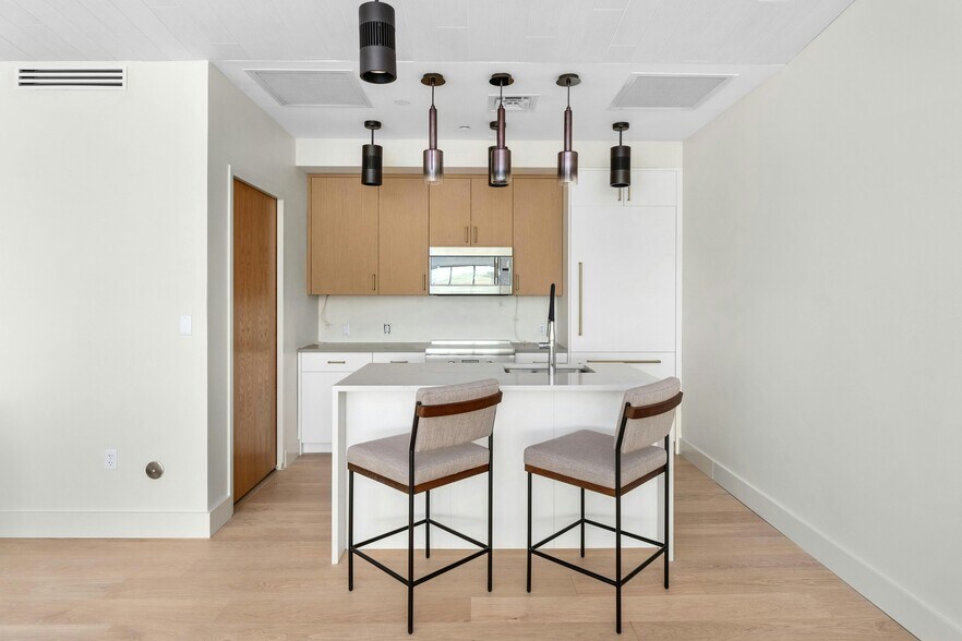 More Photos Of 8001 Circuit of the Americas Blvd, Del Valle Showroom For Sale