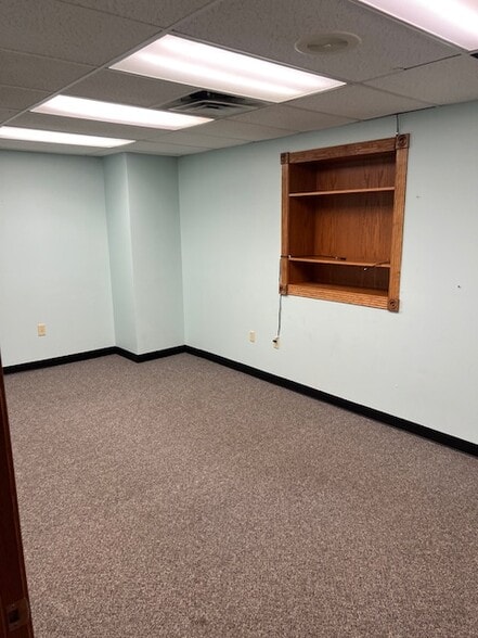 More Photos Of 920 N Westhill Blvd, Appleton Freestanding For Lease