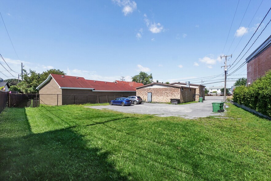 More Photos Of 536 Rue Principale, Laval Freestanding For Sale