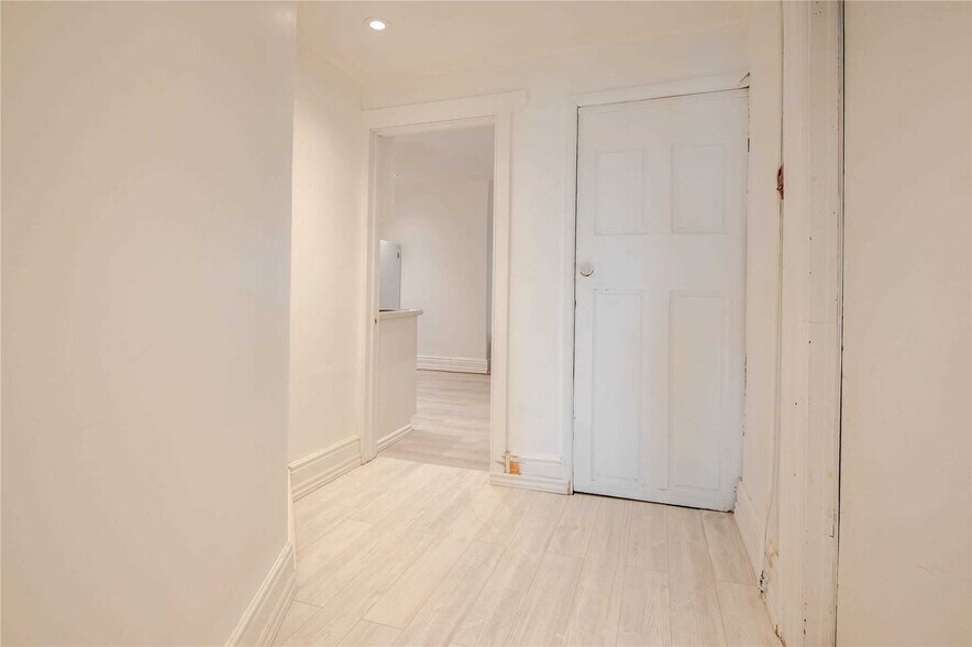 More Photos Of 62 Dunlop St W, Barrie Storefront Retail Residential For Sale