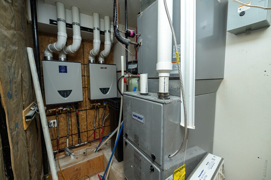 More Photos Of 115 N Main St, Lindsborg General Retail For Sale