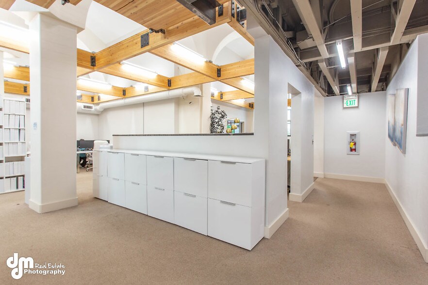 More Photos Of 8801-8811 Toloff St, Anchorage Office For Sale
