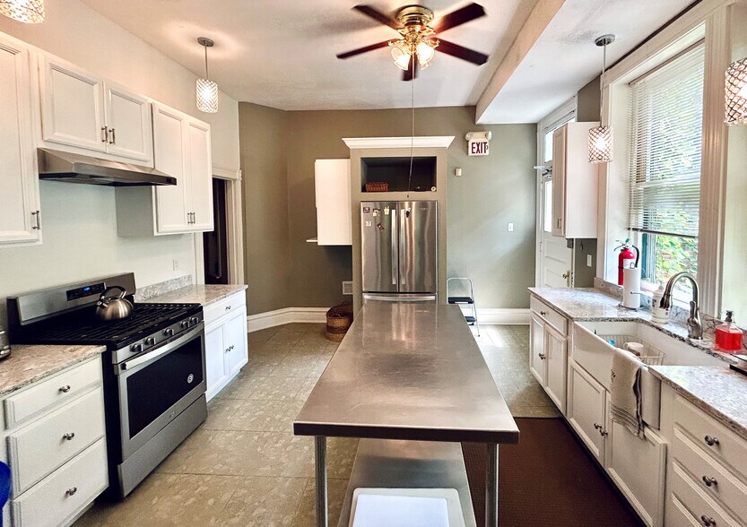 More Photos Of 1808 S 9th St, Saint Louis Freestanding For Sale