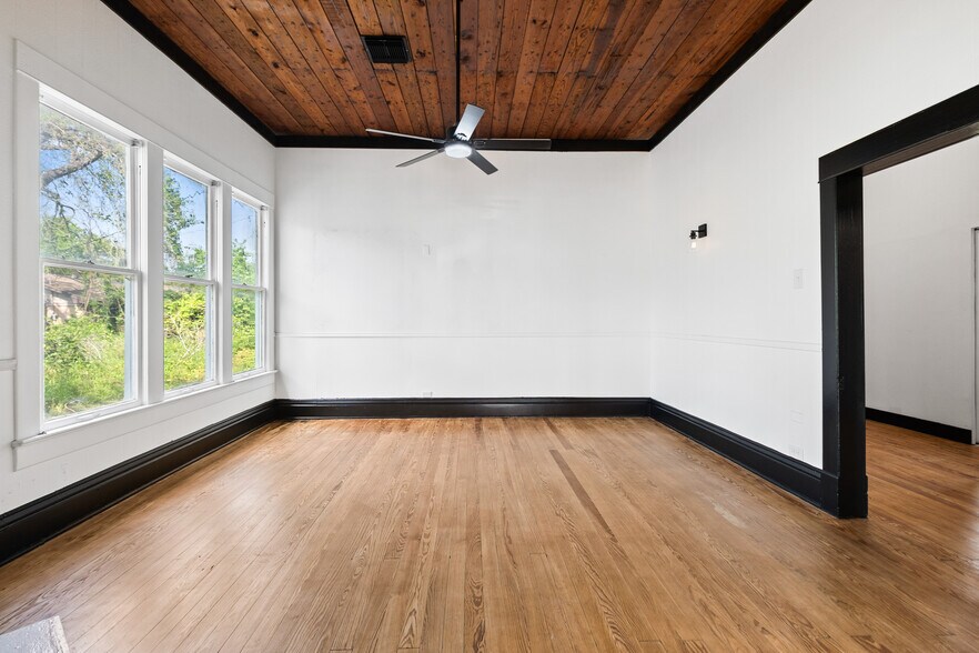 More Photos Of 327 S Robb St, Trinity Specialty For Lease