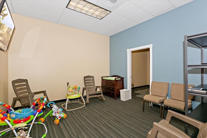 More Photos Of 7970 Cherry Ave, Fontana Showroom For Lease