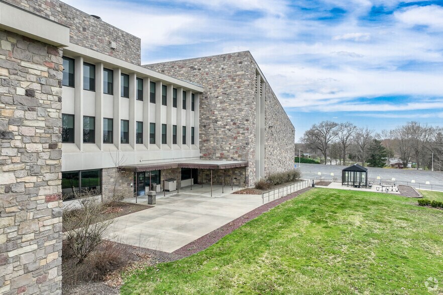 More Photos Of 2501 Wilmington Rd, New Castle Office For Lease