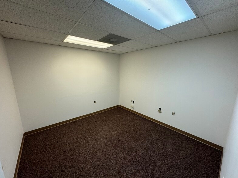 More Photos Of 16125 Business Pky, Hagerstown Service For Lease