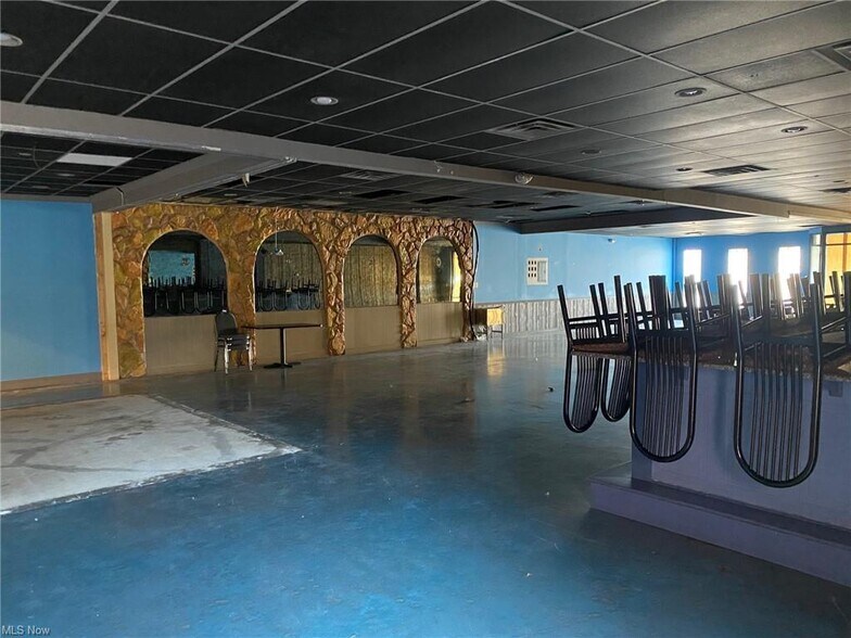 More Photos Of 10703 W Pleasant Valley Rd, Parma Freestanding For Lease