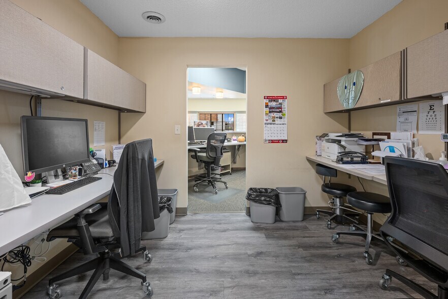 More Photos Of 845 Water Ave, Hillsboro Office For Sale