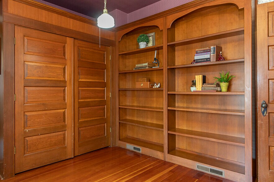 More Photos Of 139 SW I St, Grants Pass Specialty For Sale
