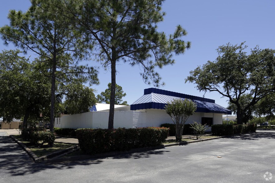 More Photos Of 7730 W Bellfort, Houston Freestanding For Sale