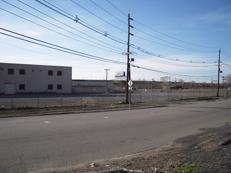 More Photos Of 309 Avenue P, Newark Truck Terminal For Lease