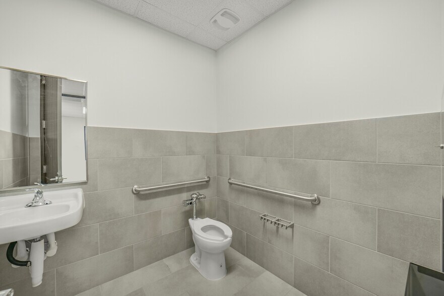 More Photos Of 1800 Meadow Edge Ln, Spring Unknown For Lease