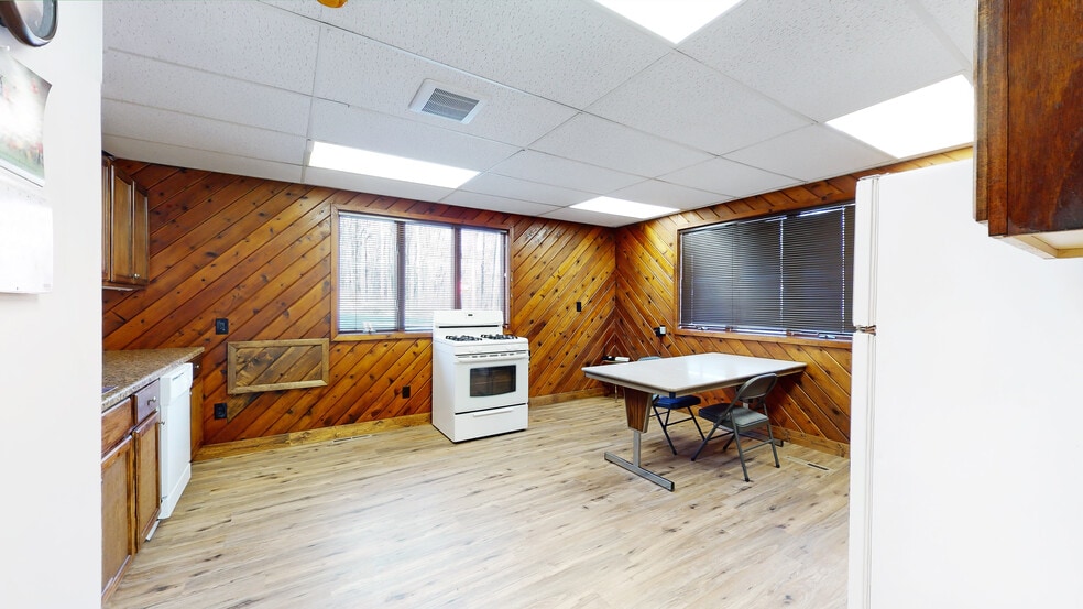 More Photos Of 220 Silver Lake Rd, Dingmans Ferry Office For Sale
