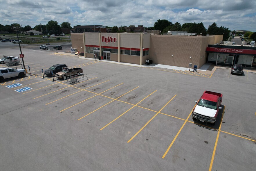 More Photos Of 1419-1533 Burlington St, Holdrege Unknown For Lease